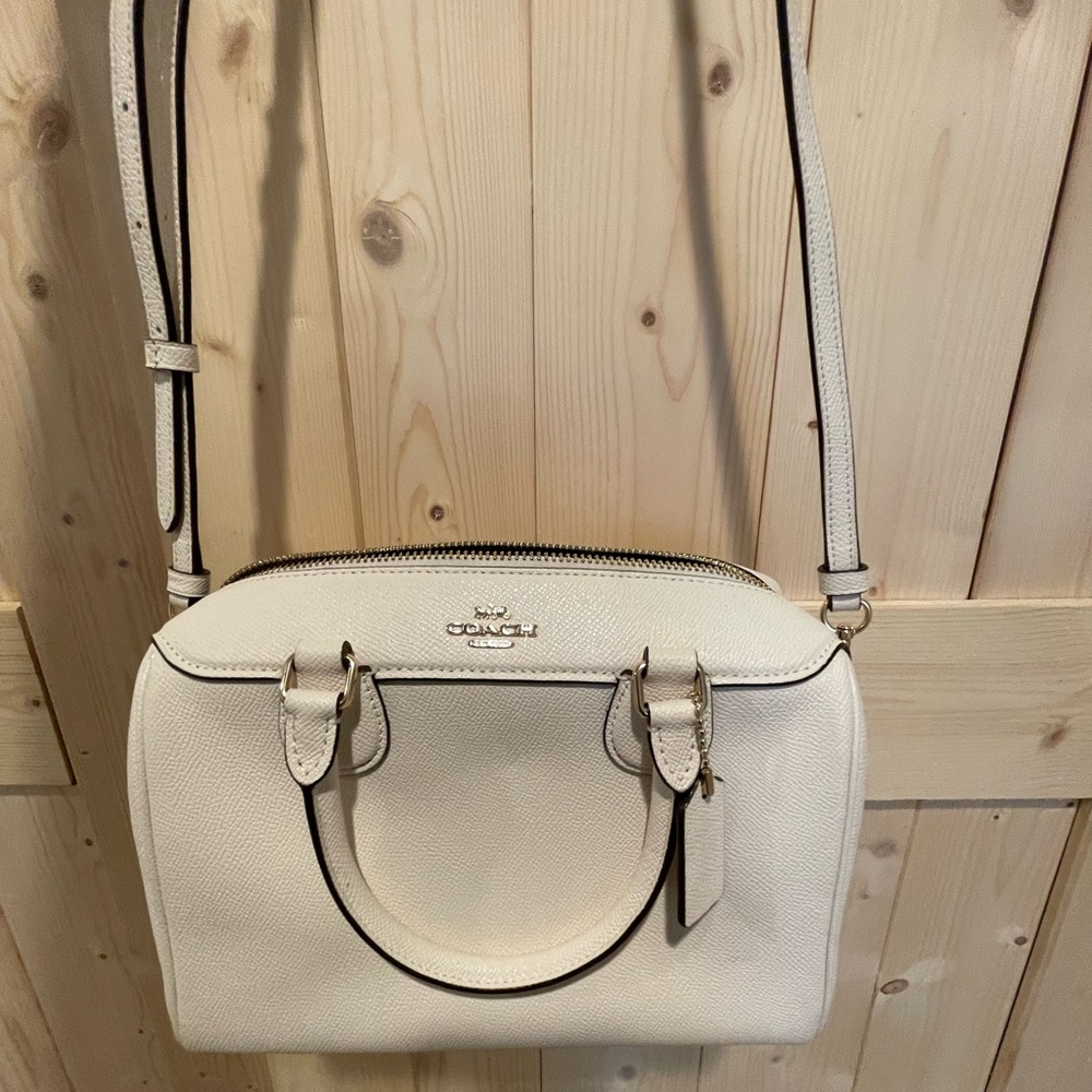 Coach - Beautiful crossover purse.